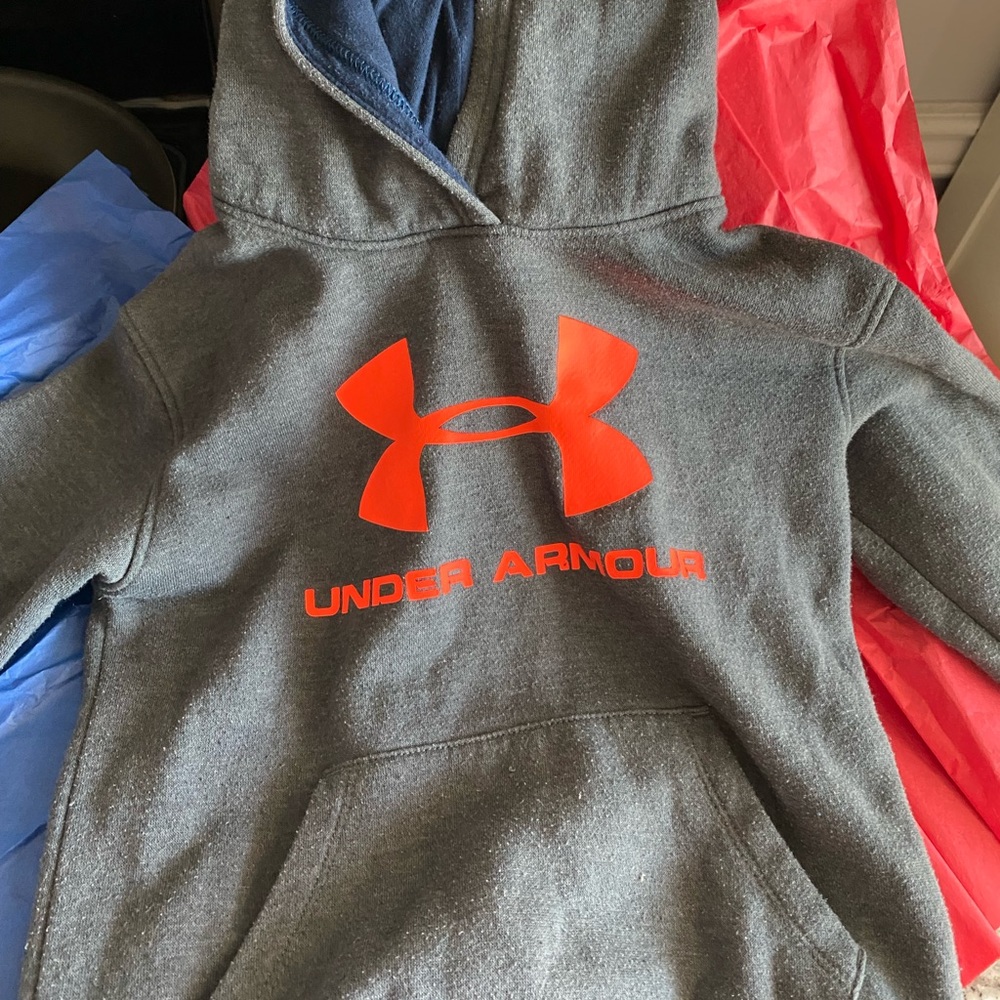 Boys size 6 under armour hoodie